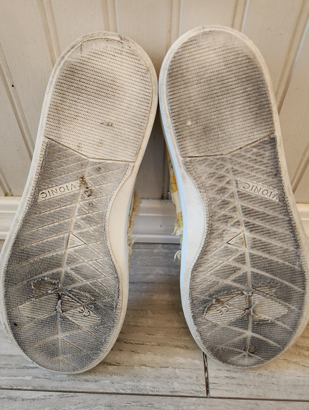 Vionic Women's Lemon Print Beach Slip-On Shoes Sz 7.5 - Picture 5 of 5